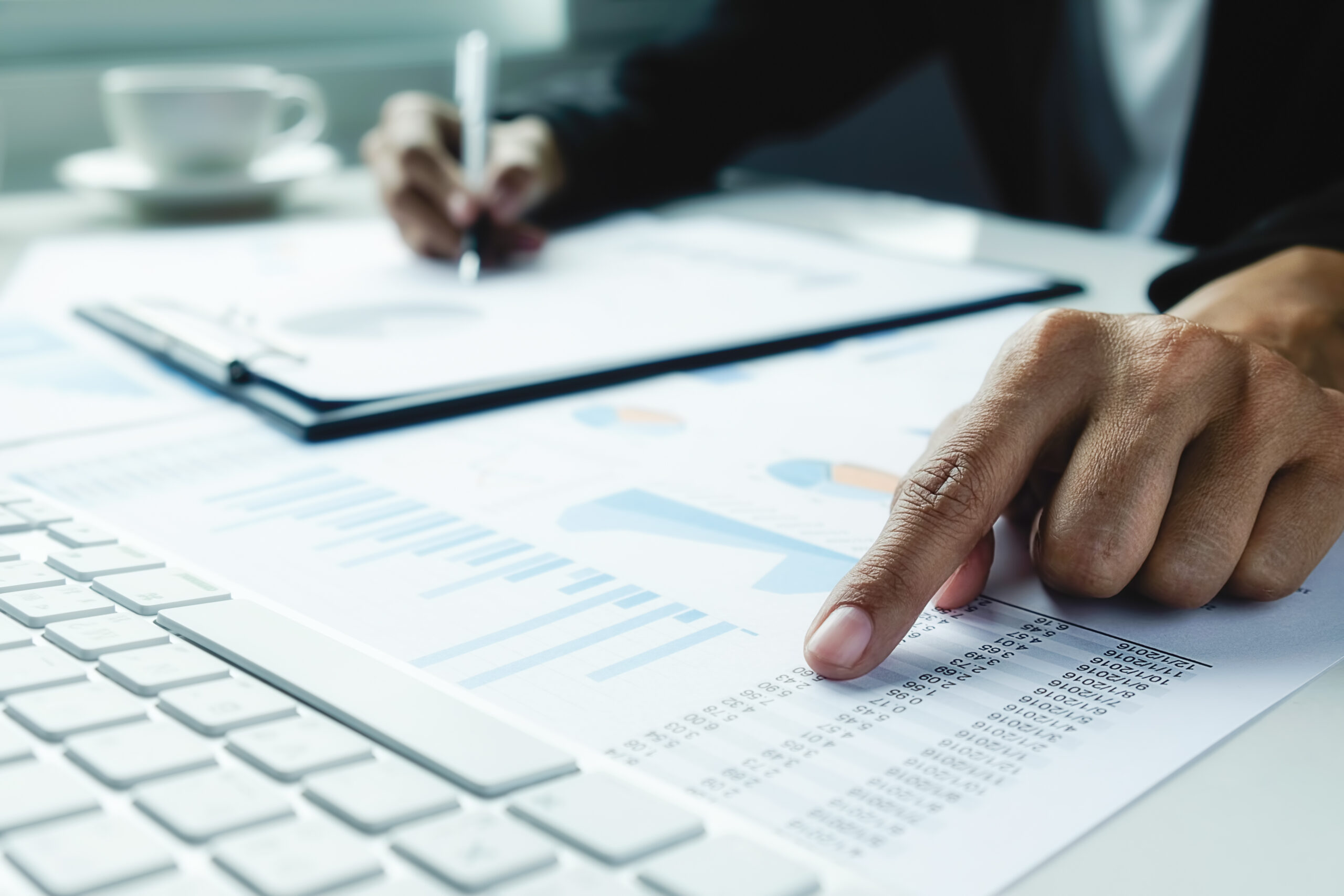 Asian business woman analyzing investment charts on desk. Vintage tone Retro filter effect,soft focus,low light.(selective focus).